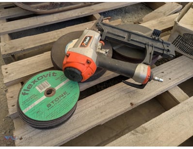 Nail Gun & Flexovit Blades 

Make: Paslode
S/N: 19...