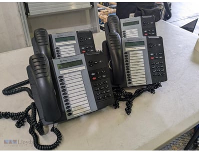 4x MITEL Office Phones 

Sold as lot