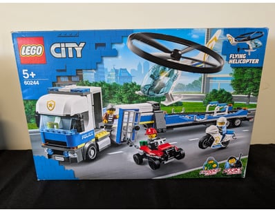 **UNRESERVED** LIFETIME COLLECTION OF LEGO PART... - Lot 615