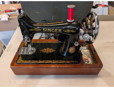 Vintage Singer sewing machine, Model E7K60-12, man...