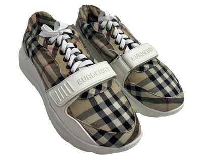 Luxury Pawnbroker Christmas Sale PART 1 (A984) - Lot 387