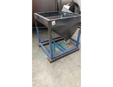 Mostly UNRESERVED POLY TANKs Manufacturer CLOSU... - Lot 306