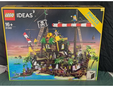 **UNRESERVED** LIFETIME COLLECTION OF LEGO PART... - Lot 109