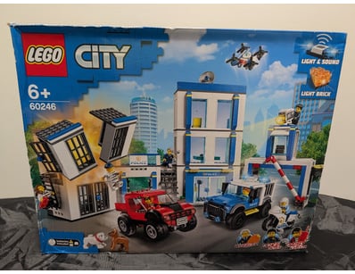 **UNRESERVED** LIFETIME COLLECTION OF LEGO PART... - Lot 792