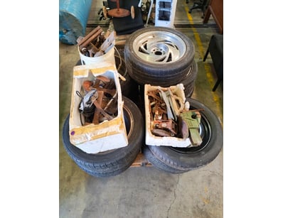 Vintage automotive and woodworking tools lot compr...