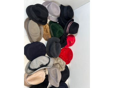 Entire Vintage Clothing Store Liquidation (ON11... - Lot 437