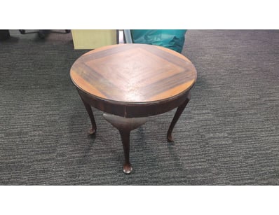 ANTIQUE ROUND SIDE TABLE WITH CABRIOLE LEGS

Ite...