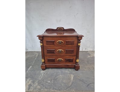 UNRESERVED Luxury Kangaroo Point Estate Furnitu... - Lot 256