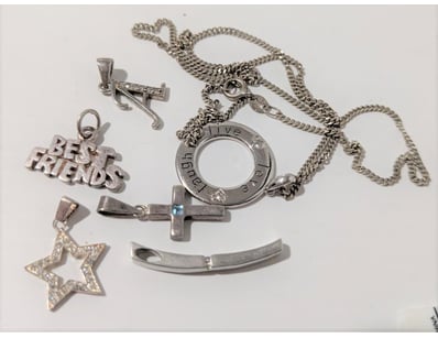 UNRESERVED Affordable Jewellery Valentines Spec... - Lot 618