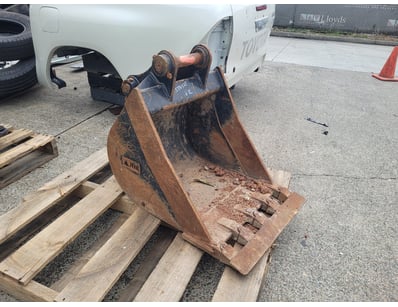 MOSTLY UNRESERVED Machinery & Attachments (ON4400) - Lot 11