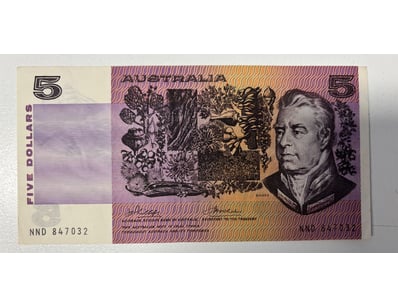 AUSTRALIAN FIVE DOLLAR NOTE, R205 (VF)

CV: $60...