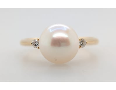 18K YELLOW GOLD PEARL AND DIAMOND RING

Ring Fea...