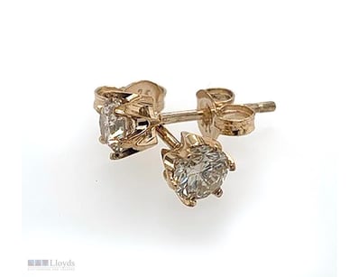 9CT YG NATURAL DIAMOND 6 CLAW STUDS    

2=0.75Cts...