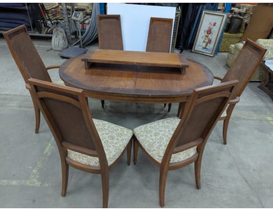 Extendable dining table with 6 chairs, rattan back...