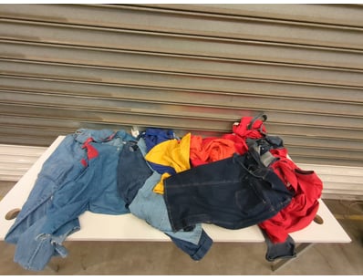 Entire Vintage Clothing Store Liquidation (ON11... - Lot 423