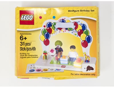 **UNRESERVED** LEGO Minifigure Birthday Set - A fe...