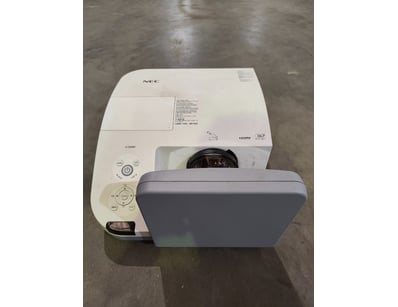 NEC U260W DLP projector in white finish. Features ...