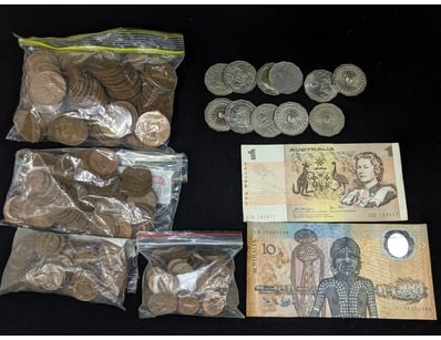 COLLECTION OF AUSTRALIAN COINS INCLUDING PENNY, HA...