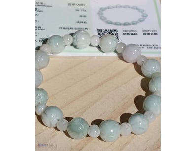 CERTIFIED CHINESE LIGHT GREEN JADE UNISEX STRETCH ...