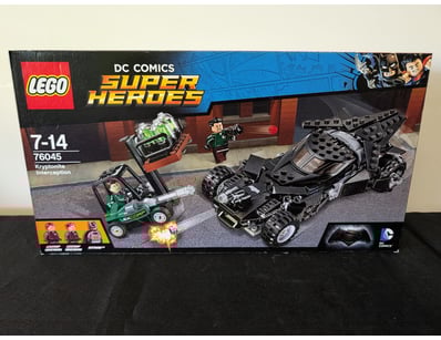 **UNRESERVED** COOKIE'S LIFETIME COLLECTION OF ... - Lot 582