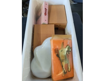 Vintage collectible lot comprising decorative tabl...