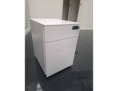 3 Draw filing cabinet 

Qty 5
Sold as lot