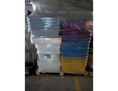 Bulk lot of plastic storage containers in assorted...