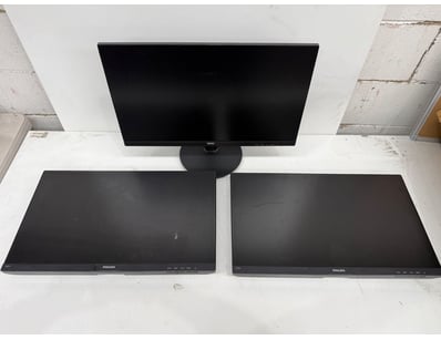 Lot of three Philips LCD monitors in varying condi...