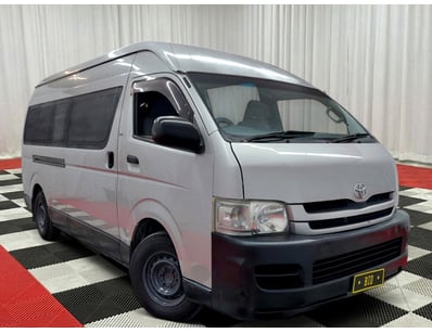 <b>2009 Toyota Hiace KDH221R SLWB - Silver - 366,9...