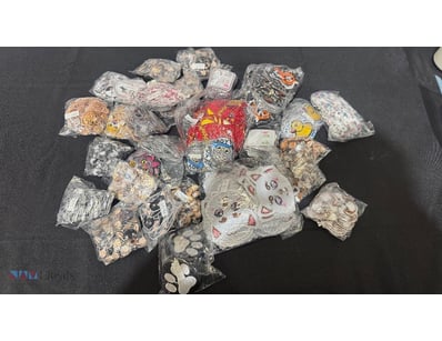 Assorted decorative patches 

Note: sold as lot...
