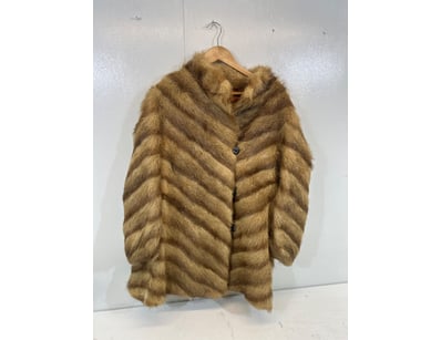 Entire Vintage Clothing Store Liquidation (ON11... - Lot 154