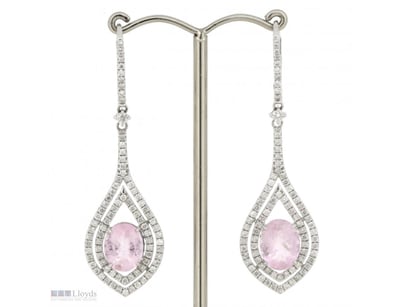 THE DESIGN FEATURES, 2 OVAL CUT, MODERATE PALE PIN...