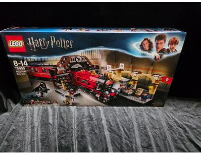 LEGO HARRY POTTER HOGWARTS EXPRESS SET 75955

It...