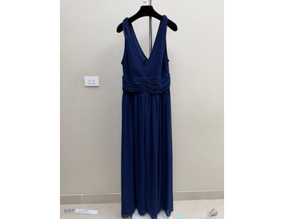 NAVY BLUE SLEEVELESS PLEATED EVENING GOWN

Item Si...