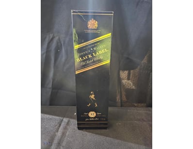 Johnnie Walker Black Label Scotch Whisky Aged 12 Y...