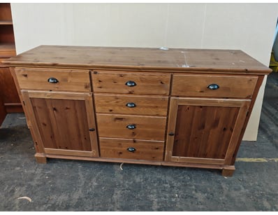 Buffet, timber style buffet 

88cmH 165cmW 50cmD...