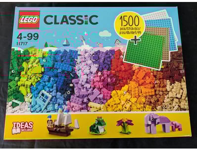 **UNRESERVED** LIFETIME COLLECTION OF LEGO PART... - Lot 556