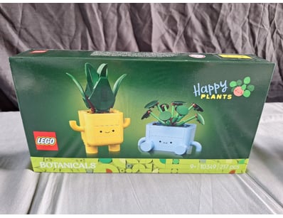 **UNRESERVED** LIFETIME COLLECTION OF LEGO PART... - Lot 191