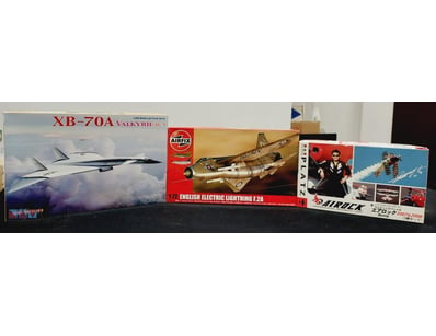 VINTAGE AIRCRAFT MODEL KIT COLLECTION - XB-70A VAL...