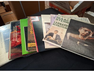 Assorted vinyl records including nabucco, Isaac st...
