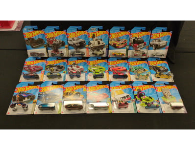 21X ASSORTED HOT WHEELS CARS INCLUDING MERCEDES BE...