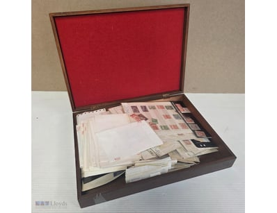 VINTAGE WOODEN STAMP COLLECTION BOX WITH AUSTRALIA...
