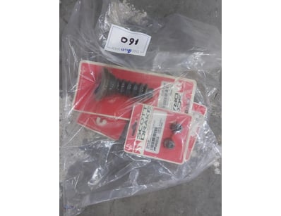 <p><strong>Clutch Rod Seal, Guide, and Rubbers</st...
