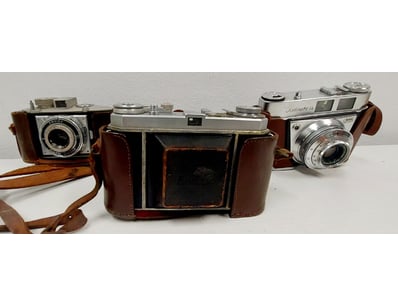 COLLECTION OF VINTAGE RANGEFINDER CAMERAS WITH LEA...