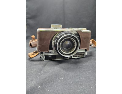FUJI PHOTO RANGEFINDER CAMERA.

Item Size: Heigh...