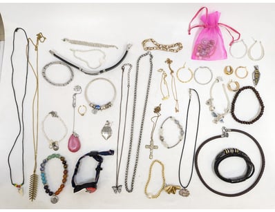 UNRESERVED Airport - Lost Property (A980) - Lot 562