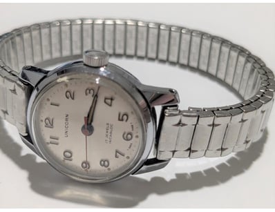Affordable Watch Market (A1006) - Lot 6525
