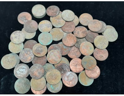 COLLECTION OF AUSTRALIA ONE PENNY COINS.

Variou...