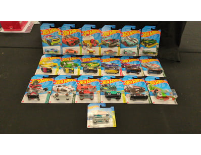19X ASSORTED HOT WHEELS CARS INCLUDING GT SCORCHER...