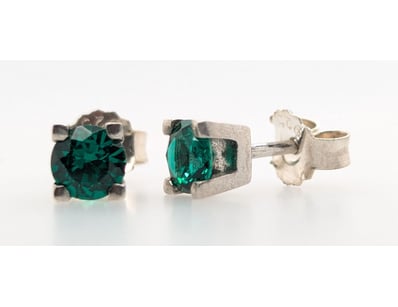 SILVER & EMERALD EARRINGS


583010+223


